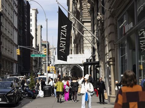 Aritzia’s hype fizzled in 2023. It needs Americans to recover